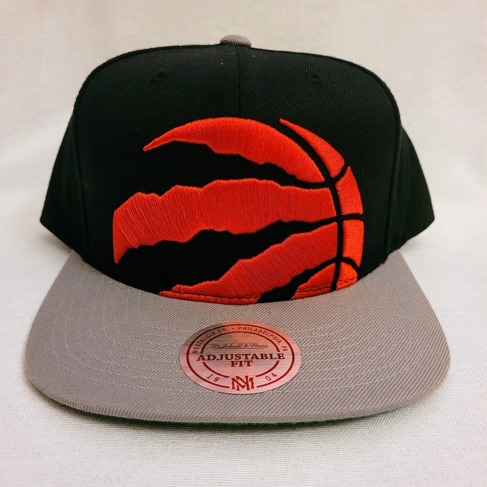 Mitchell & Ness NBA Toronto Raptors Black/Red XL Team Logo Snapback Hat Cap